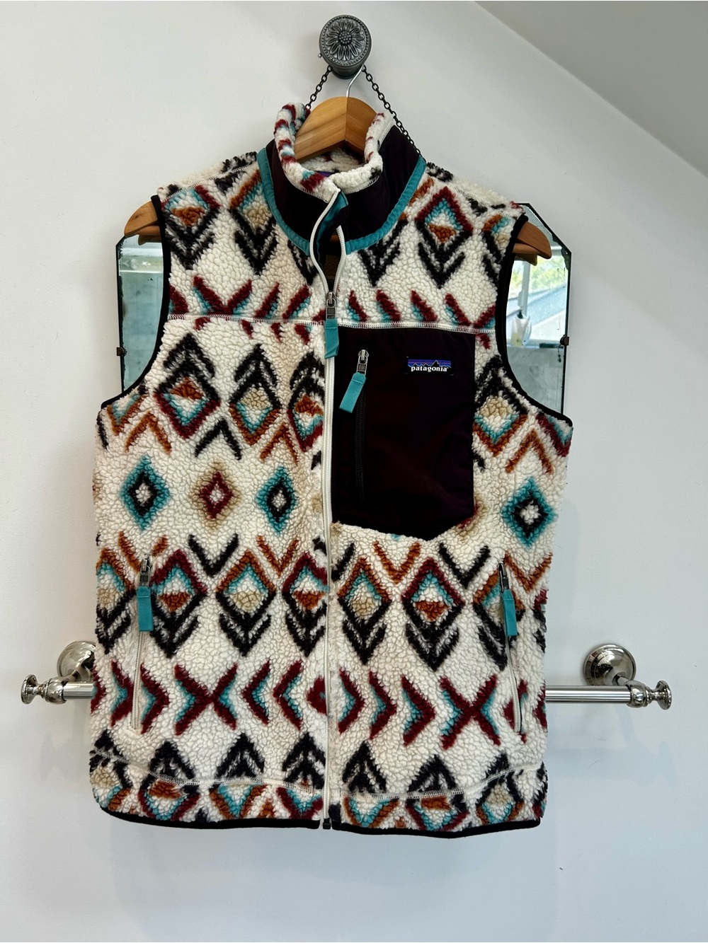 Patagonia Cream Sherpa Fleece Vest with Teal and Rust Accents size large